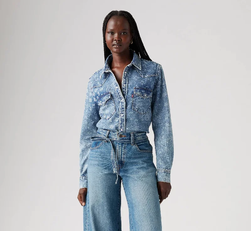 Levi Ultimate Western Denim Shirt - EMME PATCHWORK BANDANA INDIGO Fashionable Rounded Short Shirt Levi Ultimate Western Denim Shirt - EMME PATCHWORK BANDANA INDIGO Fashionable Rounded Short Shirt