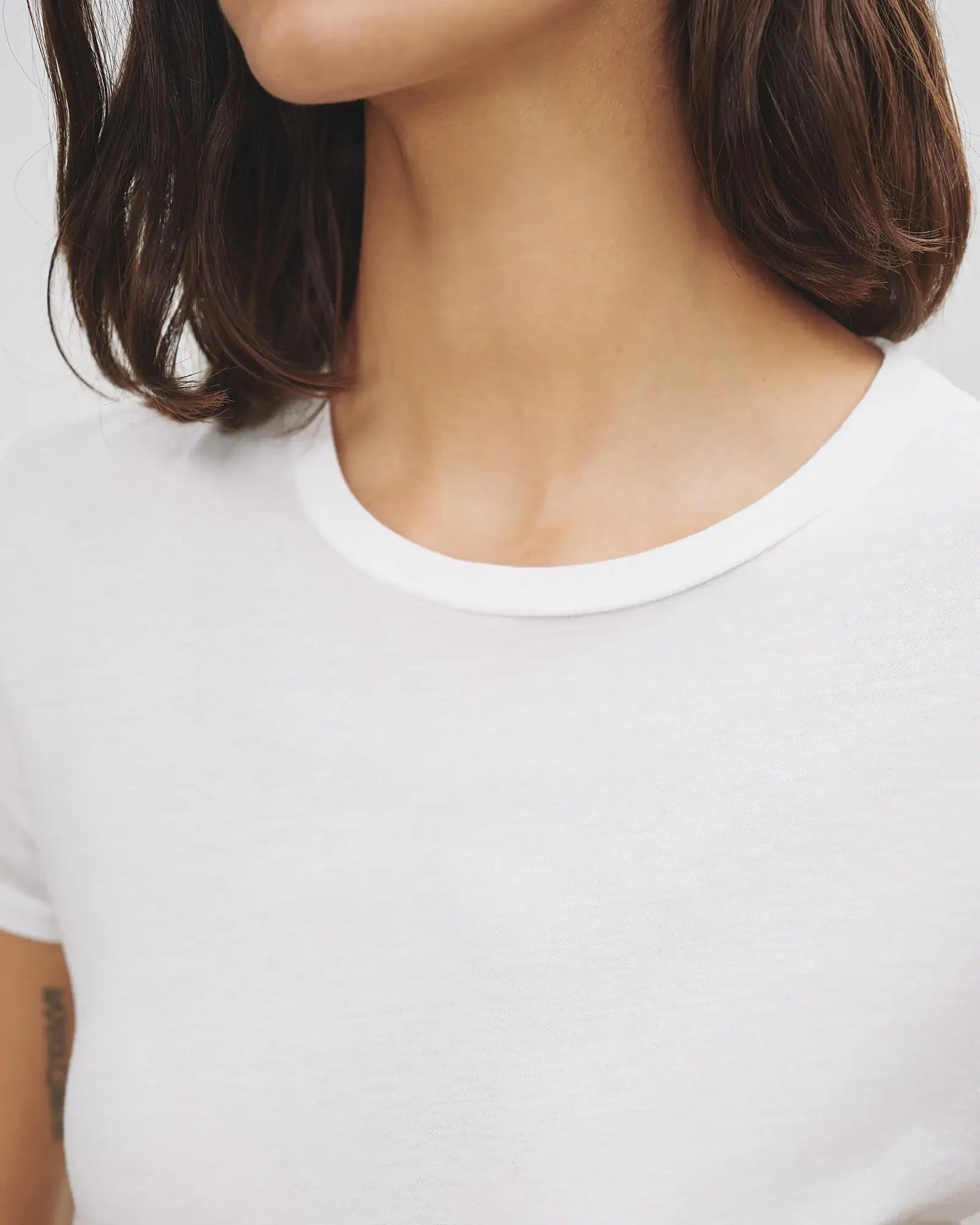 Nili Lotan - Lana Crew neck Tee in White Welt Pockets Slit Pockets