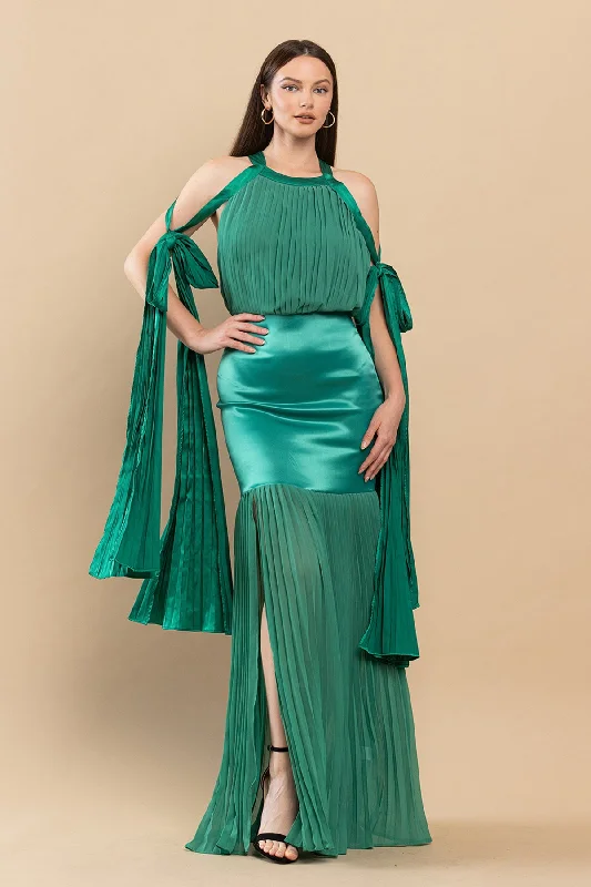 Long Mermaid Pleated Satin Maxi Dress Fashionable Open-Back Maxi Dress